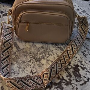 Amazon Essentials Tan Crossbody Bag with Geometric Strap